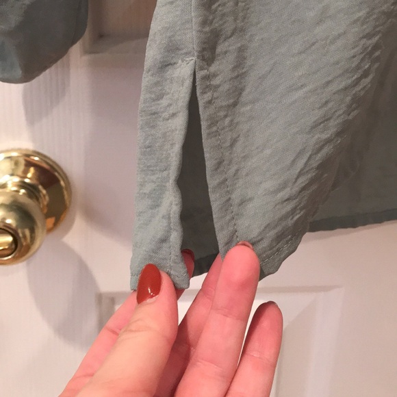 Light green blouse - Picture 3 of 4